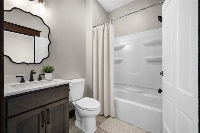 $234,900 | 11 East 3rd Street, El Paso, IL 61738