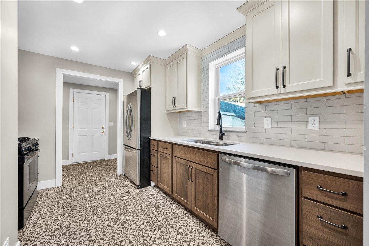 11 East 3rd Street El Paso, IL 61738 - Photo 4 of 38