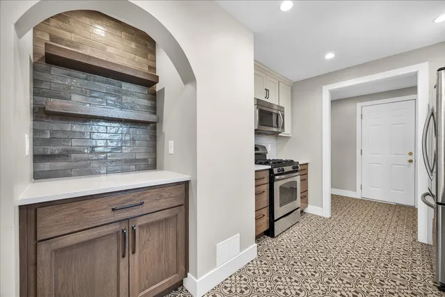 $234,900 | 11 East 3rd Street, El Paso, IL 61738