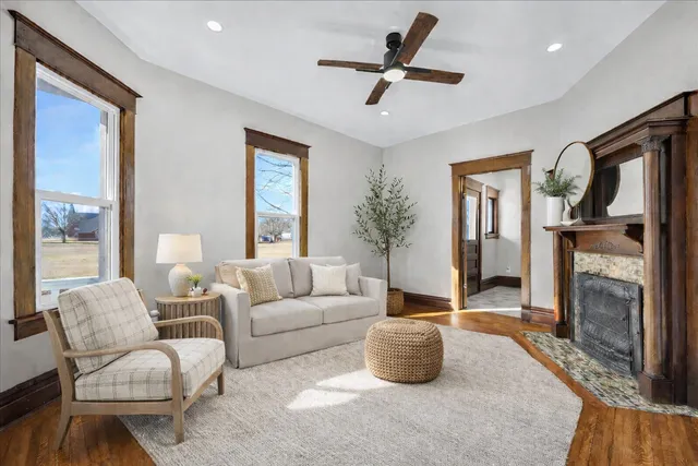 $234,900 | 11 East 3rd Street, El Paso, IL 61738