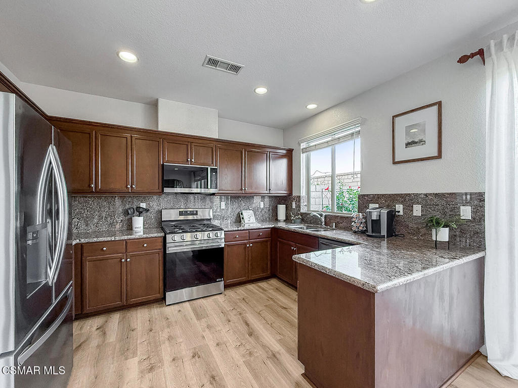 6838 Simmons Way Moorpark, CA 93021 - Photo 10 of 45