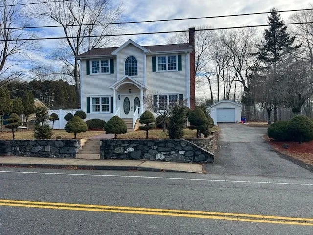 $2,800 | 1657 Meridian Street, Unit 1, Fall River, MA 02720