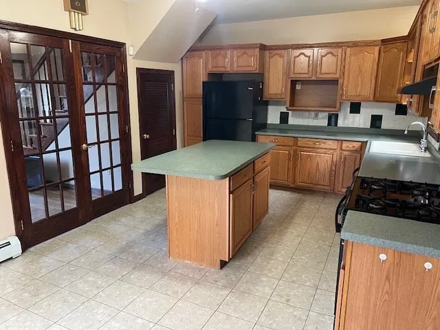 $2,800 | 1657 Meridian Street, Unit 1, Fall River, MA 02720