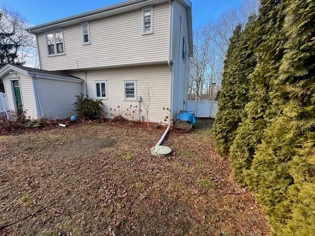 $2,800 | 1657 Meridian Street, Unit 1, Fall River, MA 02720