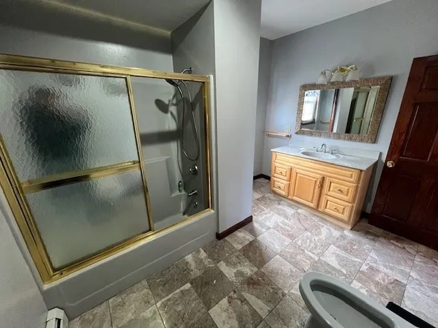 $2,800 | 1657 Meridian Street, Unit 1, Fall River, MA 02720