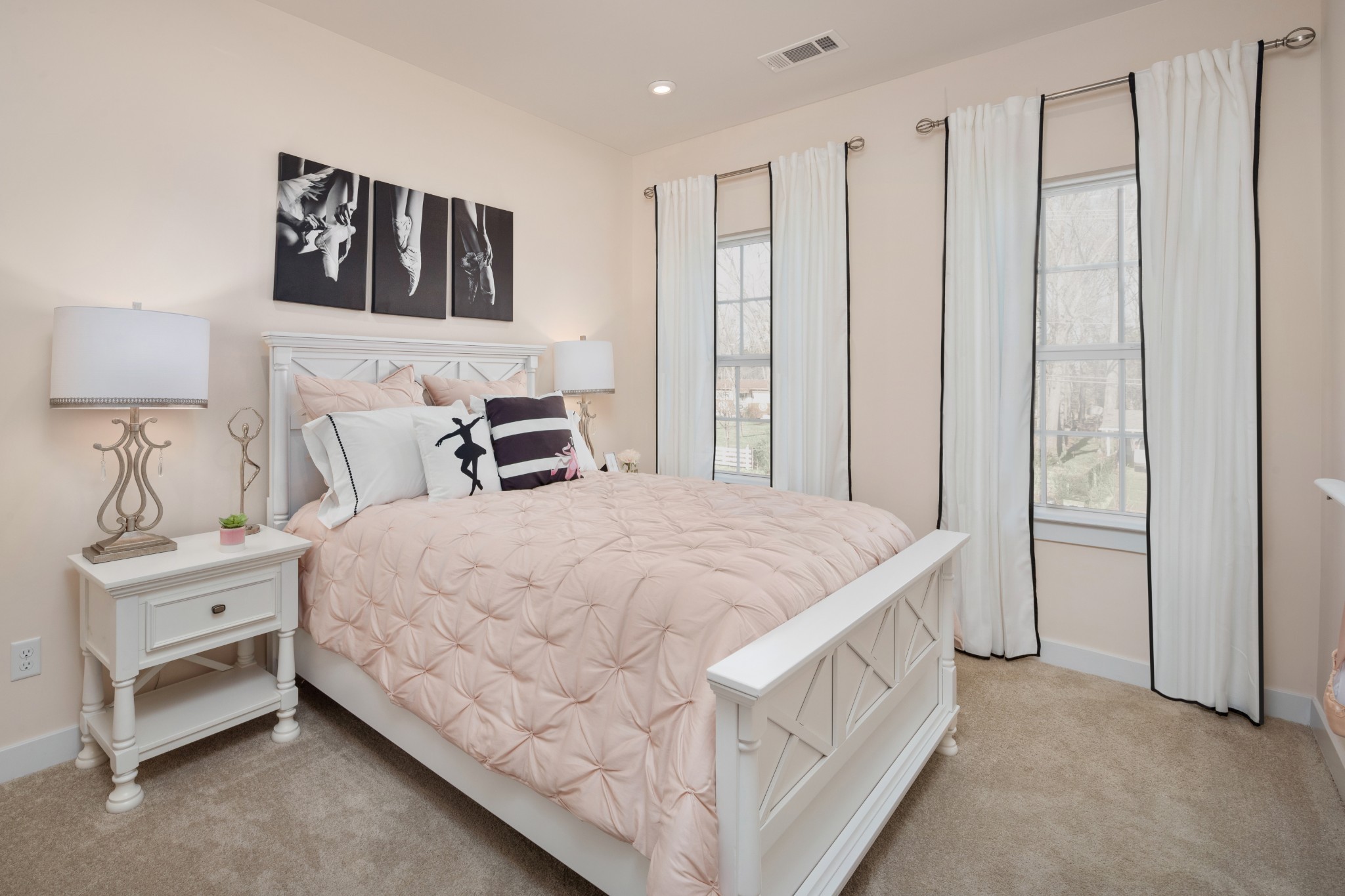 4032 Oglethorpe Drive Franklin, TN 37064 - Photo 17 of 34 a bedroom with a bed and a lamp