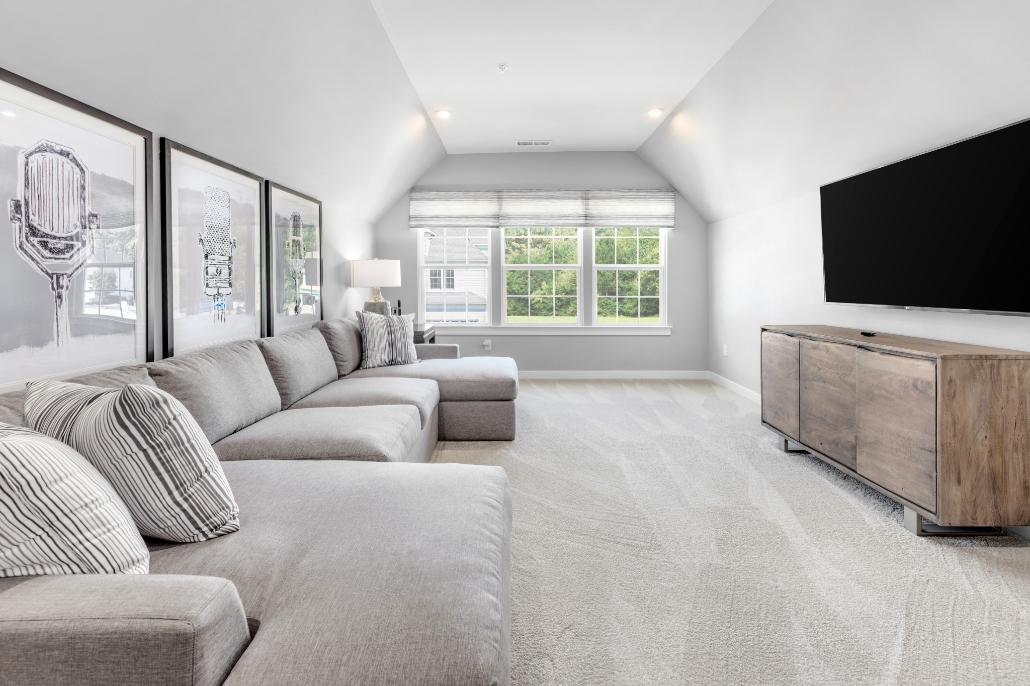 4032 Oglethorpe Drive Franklin, TN 37064 - Photo 20 of 34 a living room with furniture and a flat screen tv