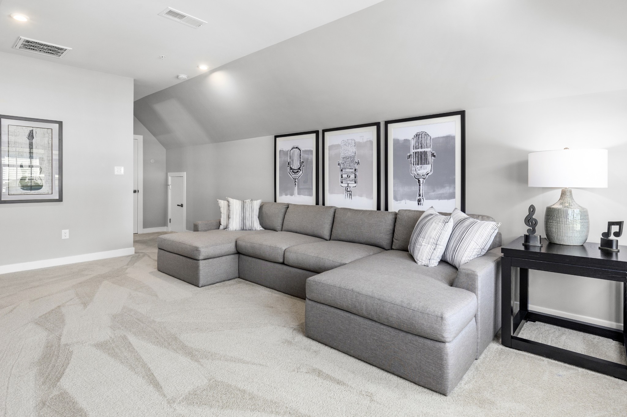 4032 Oglethorpe Drive Franklin, TN 37064 - Photo 21 of 34 a living room with furniture and a lamp