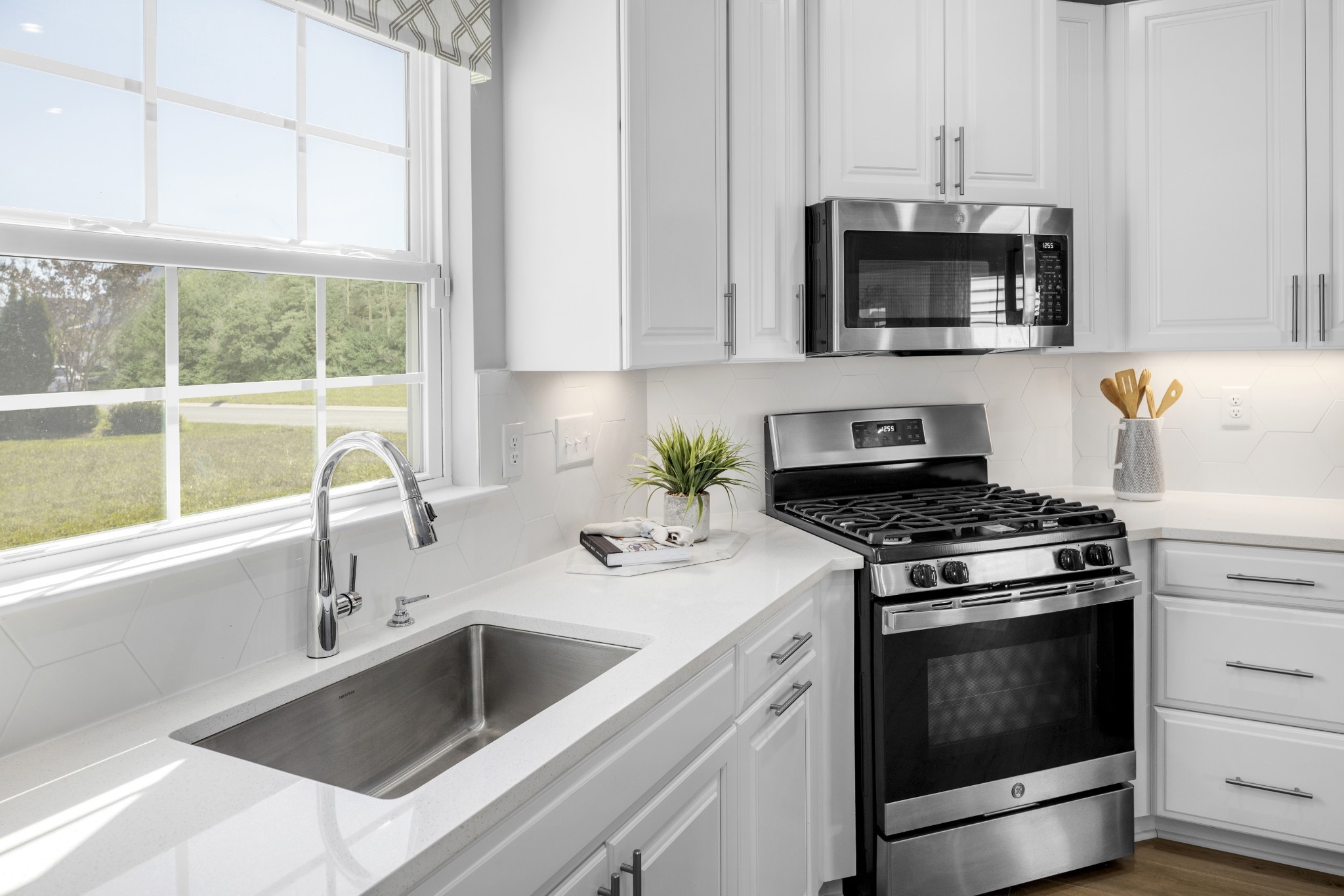 4032 Oglethorpe Drive Franklin, TN 37064 - Photo 29 of 34 a kitchen with a stove and a microwave