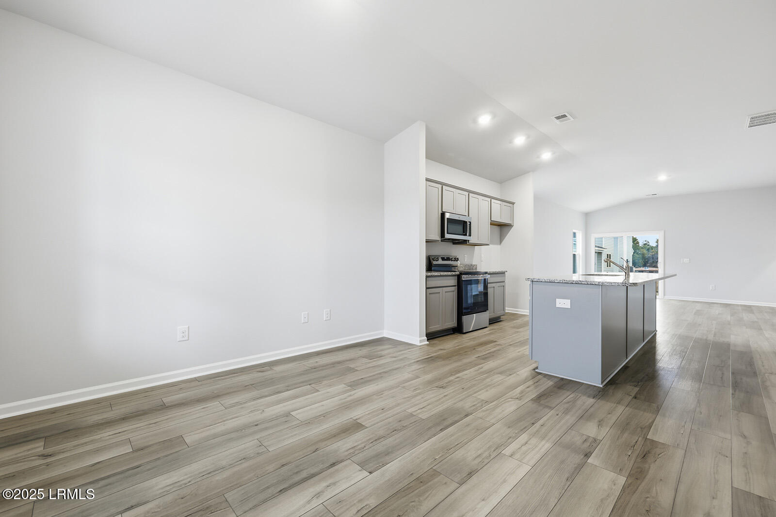 54 Concourse Drive Ridgeland, SC 29936 - Photo 3 of 25 FMWeb08