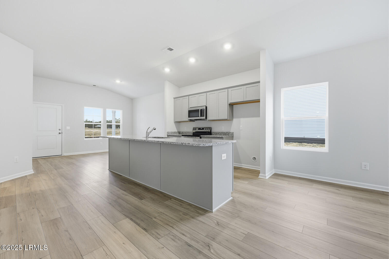 54 Concourse Drive Ridgeland, SC 29936 - Photo 9 of 25 Kitchen/Living Space