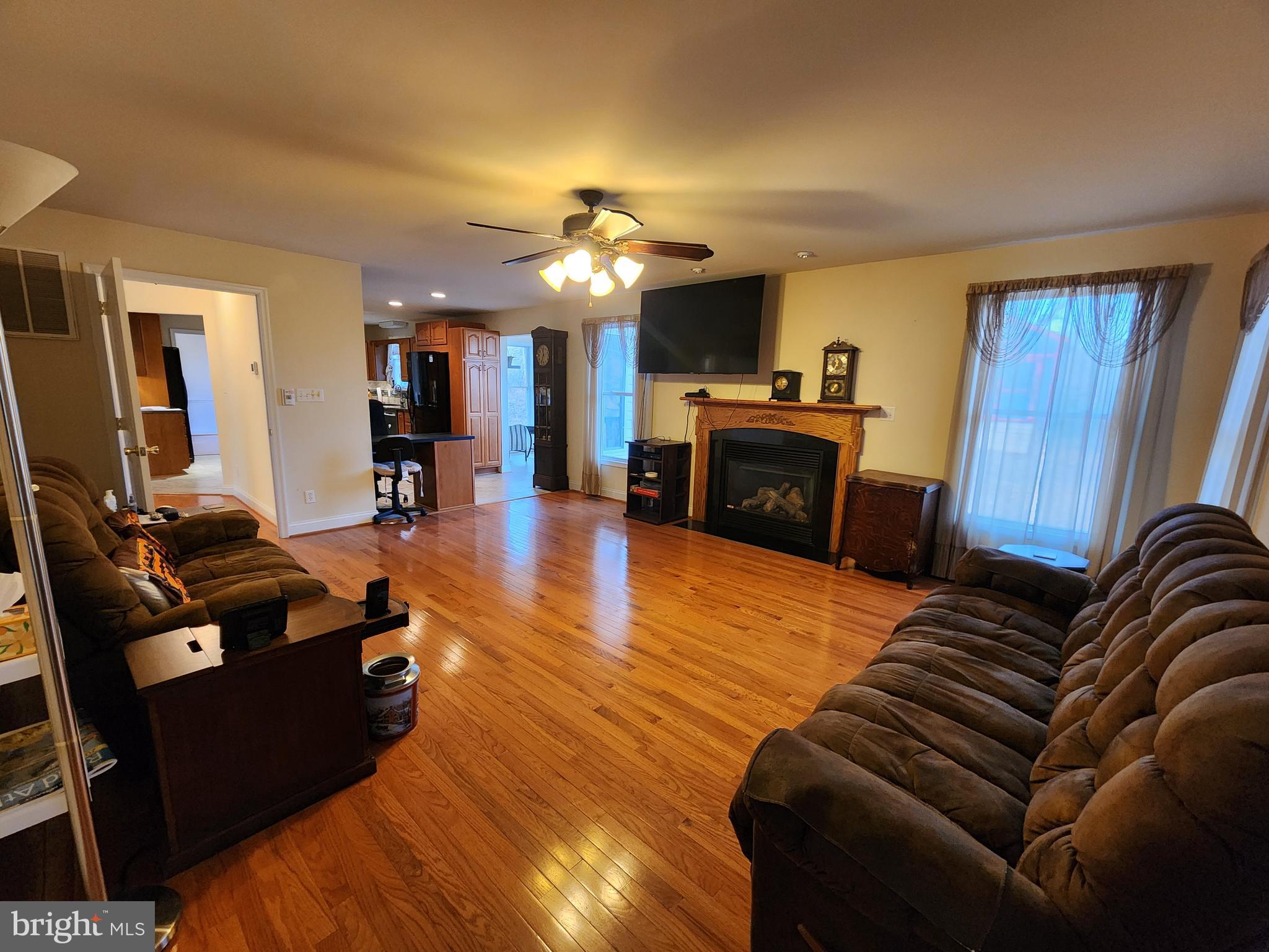 27245 Cat Creek Road Mechanicsville, MD 20659 - Photo 23 of 90 a living room with furniture and a fireplace
