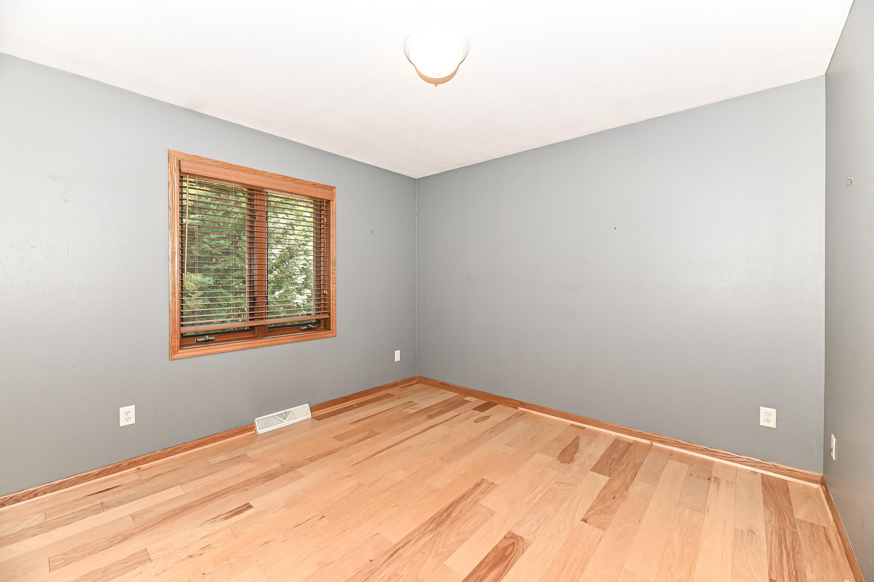 422 Eastern Trail Mukwonago, WI 53149 - Photo 29 of 49 Bedroom
