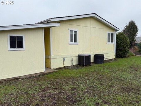 1199 North Terry Street, Unit 139 Eugene, OR 97402 - Photo 23 of 23 a view of backyard of house
