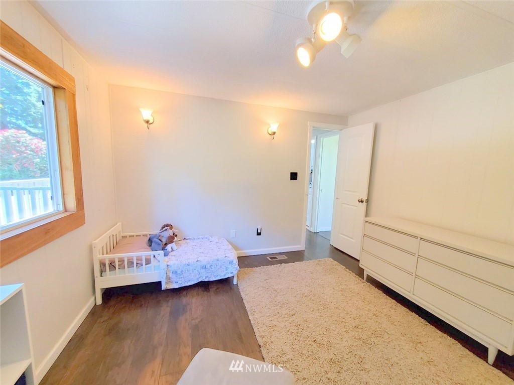 21505 President Point Road Northeast Kingston, WA 98346 - Photo 19 of 28 Gallery Image 19