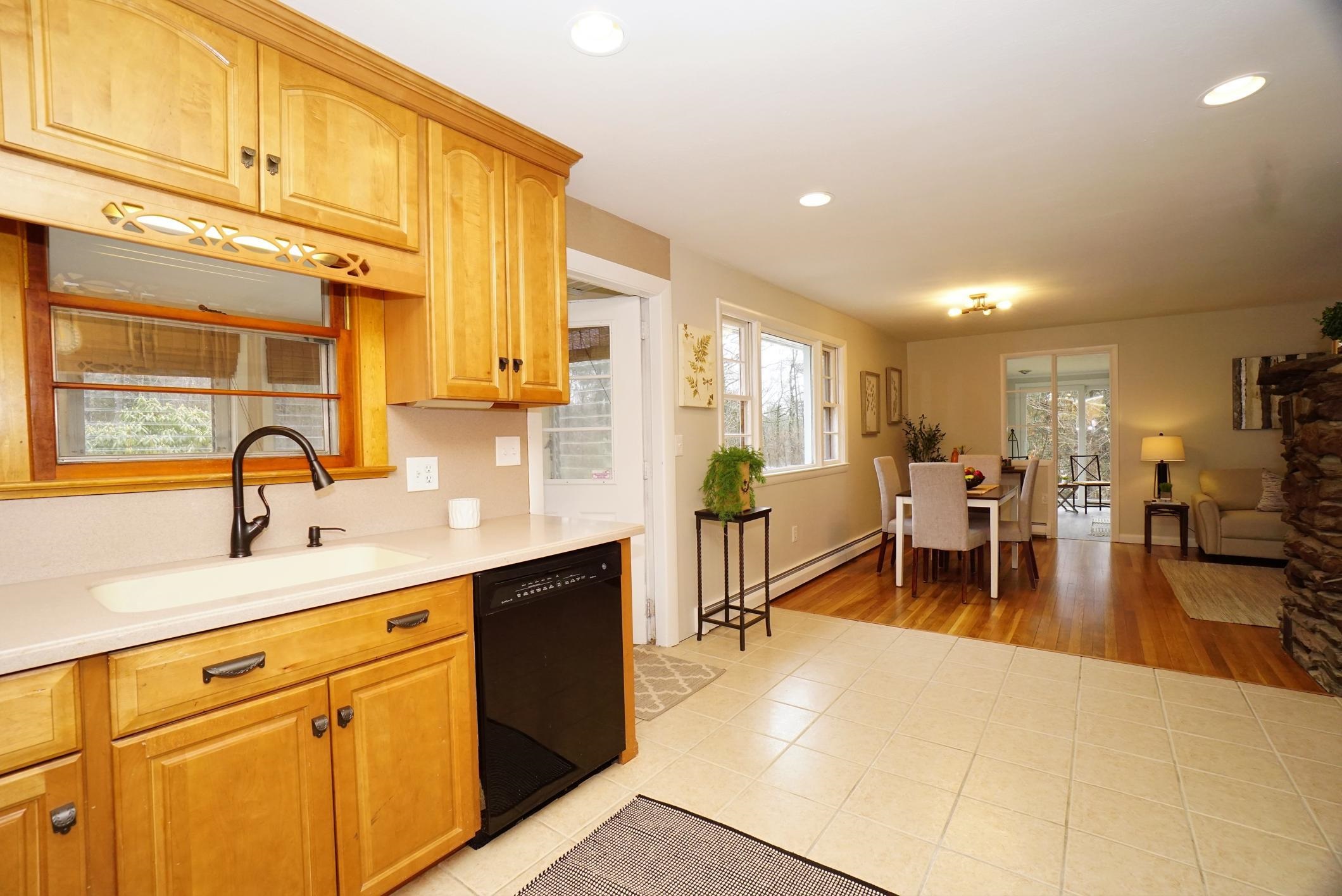 30 Parmenter Road Londonderry, NH 03053 - Photo 4 of 35 Gallery Image 4