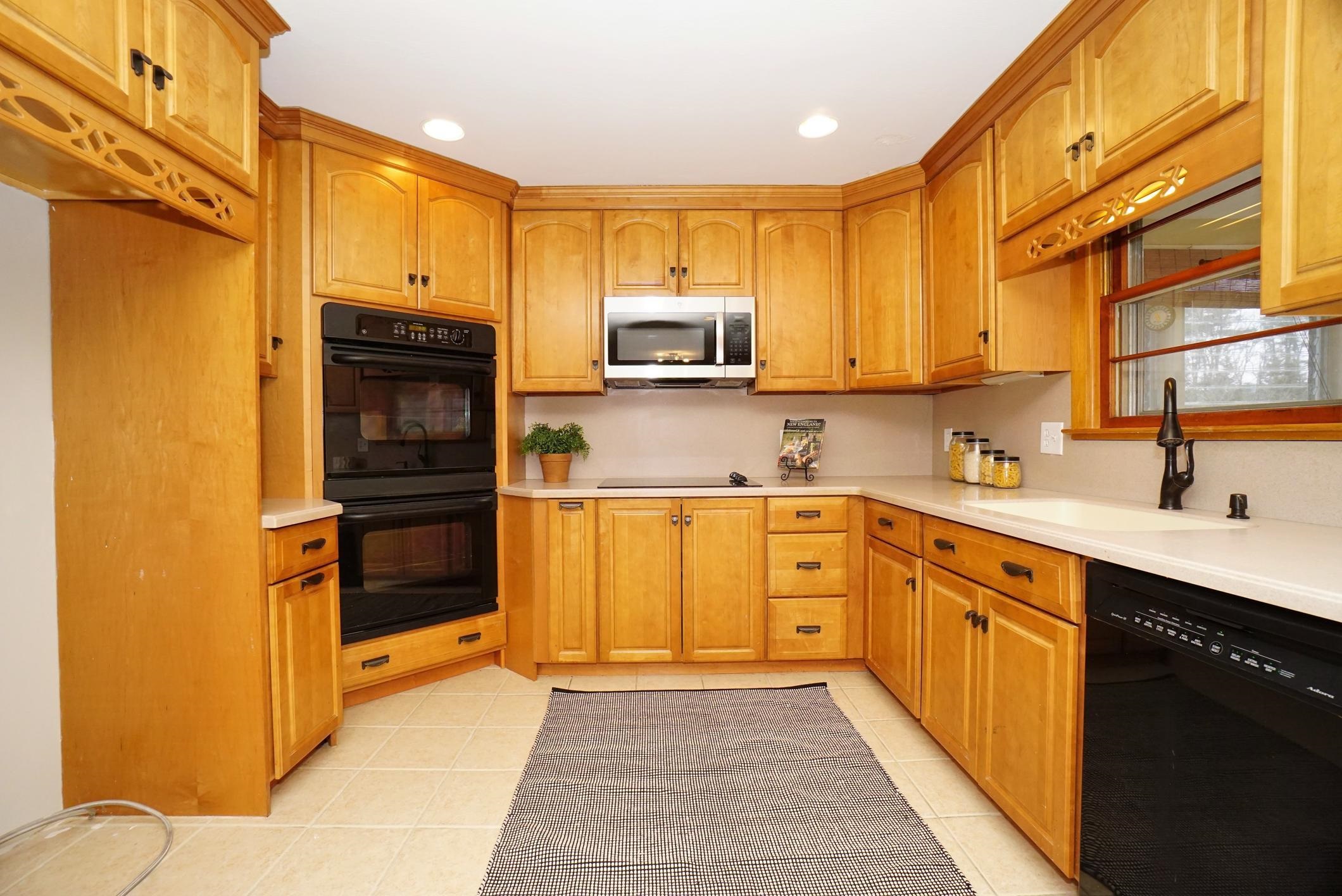 30 Parmenter Road Londonderry, NH 03053 - Photo 5 of 35 Gallery Image 5