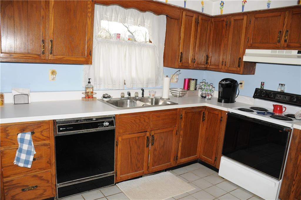 813 Valley View Road Eighty Four, PA 15330 - Photo 9 of 24