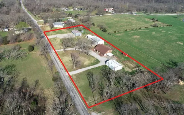 $347,500 | 3705 Lake Hill Road, El Dorado Springs, MO 64744