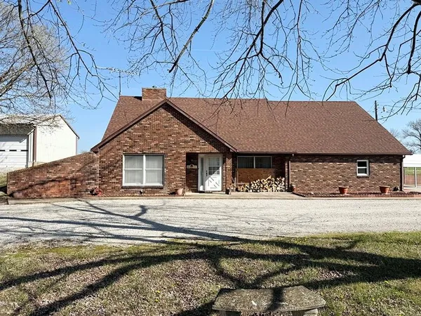 $347,500 | 3705 Lake Hill Road, El Dorado Springs, MO 64744