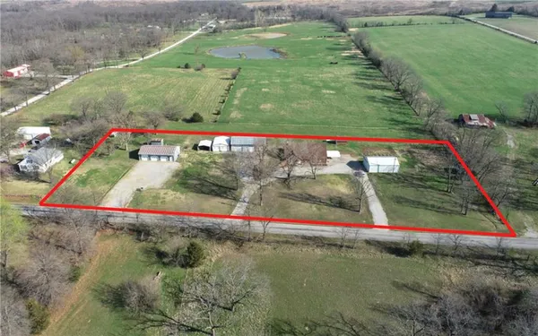 $347,500 | 3705 Lake Hill Road, El Dorado Springs, MO 64744