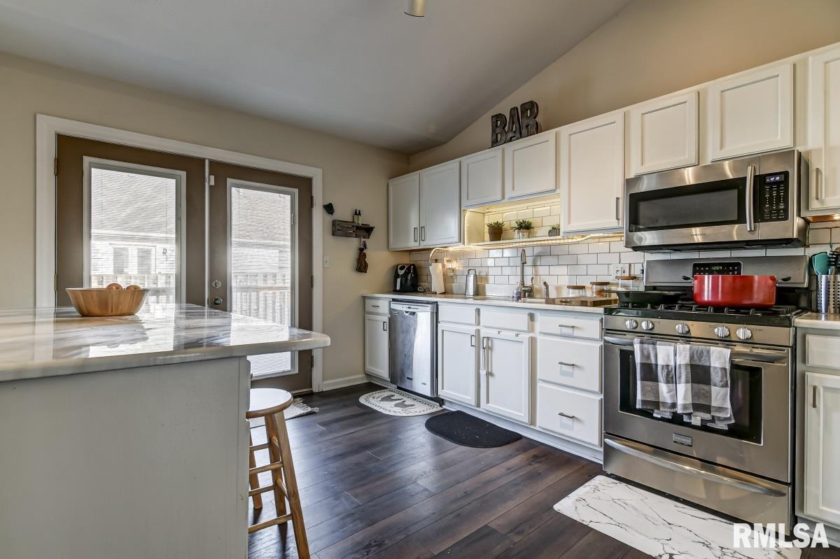 3701 Castle Hill Boulevard Springfield, IL 62712 - Photo 14 of 42 Gallery Image 14