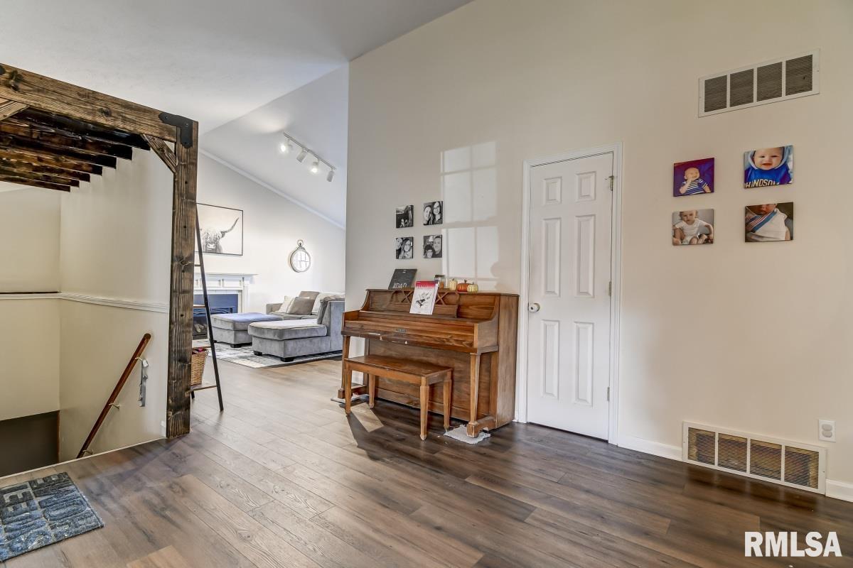 3701 Castle Hill Boulevard Springfield, IL 62712 - Photo 16 of 42 Gallery Image 16