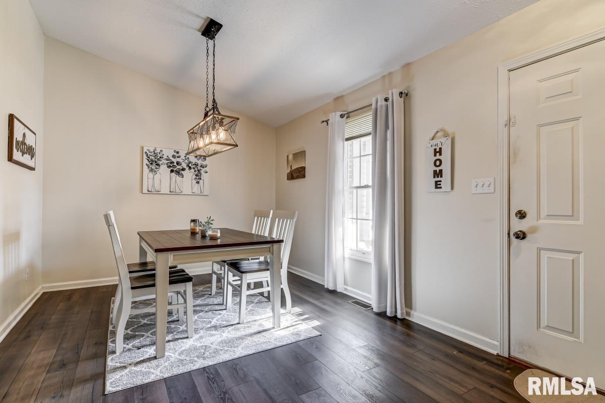 3701 Castle Hill Boulevard Springfield, IL 62712 - Photo 19 of 42 Gallery Image 19