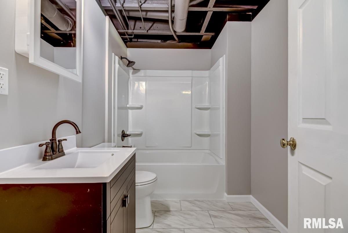 3701 Castle Hill Boulevard Springfield, IL 62712 - Photo 35 of 42 Gallery Image 35