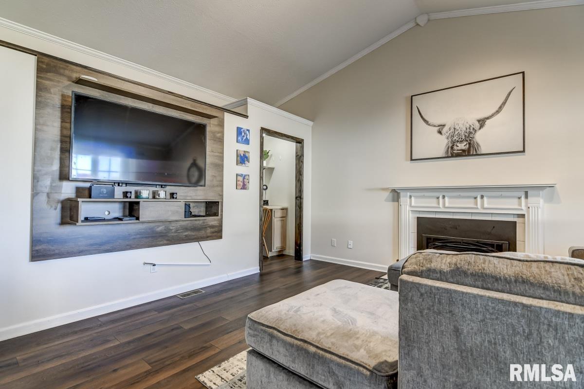 3701 Castle Hill Boulevard Springfield, IL 62712 - Photo 4 of 42 Gallery Image 4