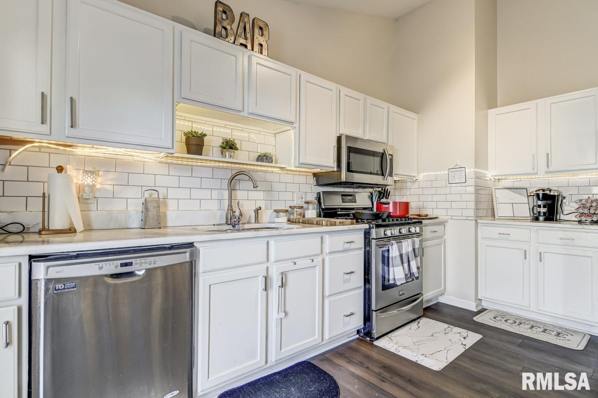 3701 Castle Hill Boulevard Springfield, IL 62712 - Photo 10 of 42 Gallery Image 10