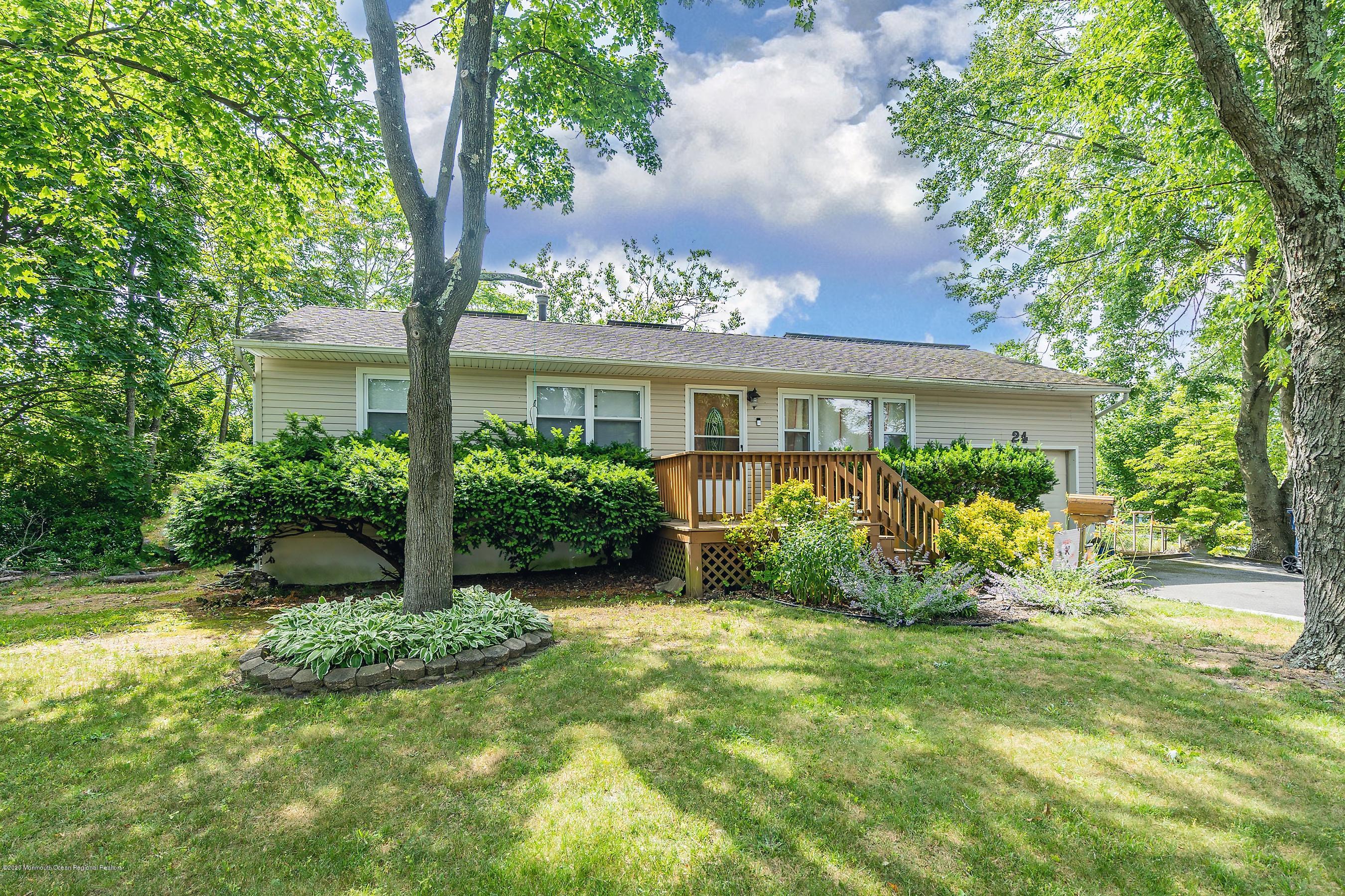 24 Amherst Road Toms River, NJ 08757 - Photo 4 of 28 Front left