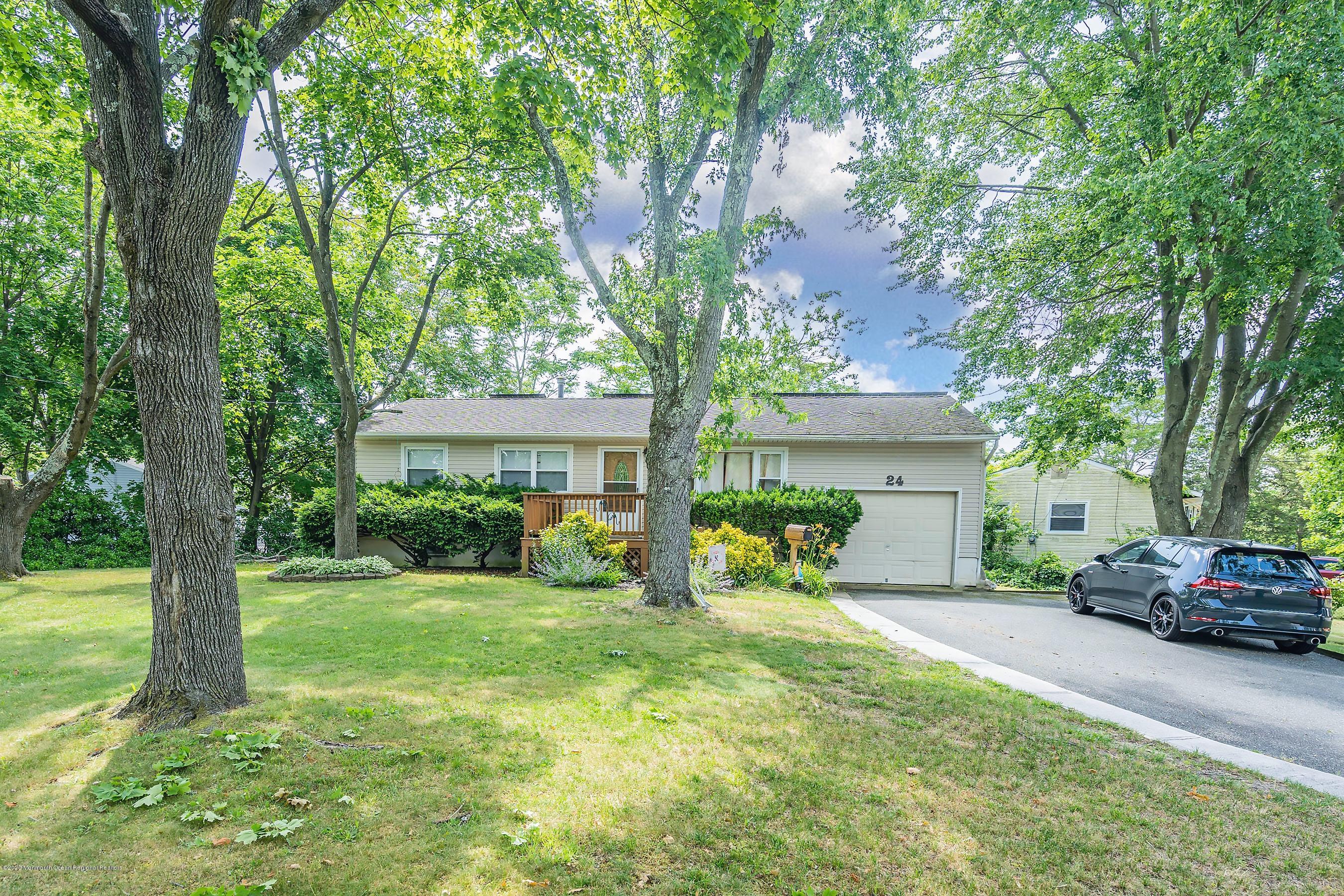 24 Amherst Road Toms River, NJ 08757 - Photo 5 of 28 Front of home 3