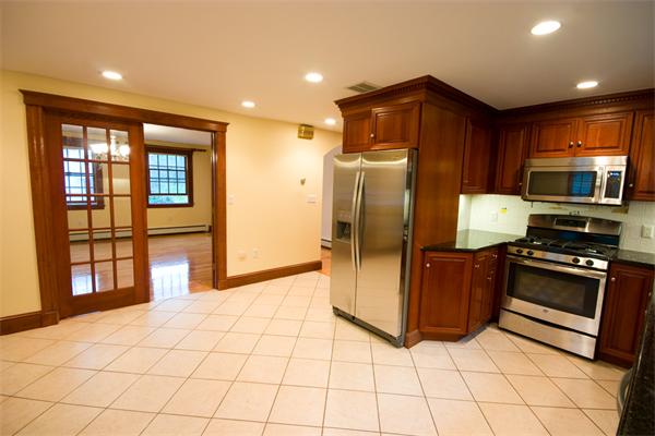 7 Nottingham Way Walpole, MA 02071 - Photo 5 of 29 Gallery Image 5