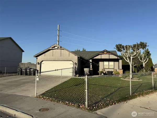 $359,999 | 1324 South Cougar Drive, Moses Lake, WA 98837