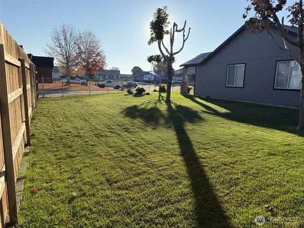 $359,999 | 1324 South Cougar Drive, Moses Lake, WA 98837
