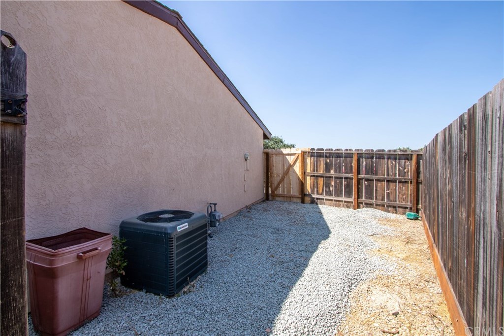 914 Brookhill Drive Paso Robles, CA 93446 - Photo 20 of 20 a view of a backyard with wooden fence
