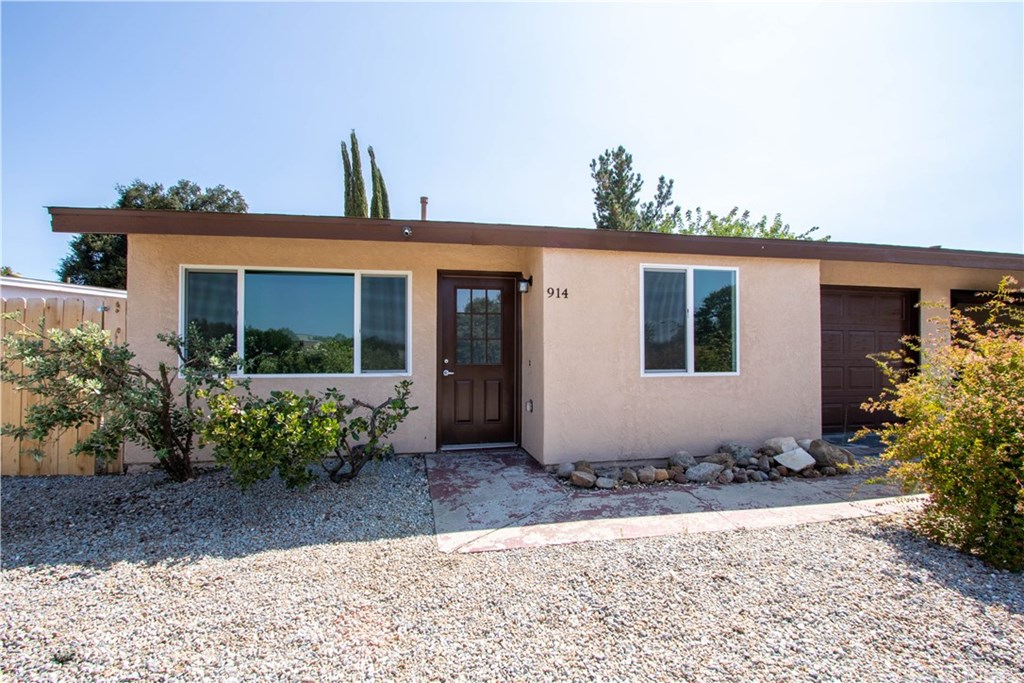 914 Brookhill Drive Paso Robles, CA 93446 - Photo 2 of 20 a front view of a house with garden