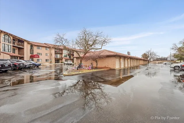 $179,000 | 21w400 North Avenue, Unit 58, Lombard, IL 60148