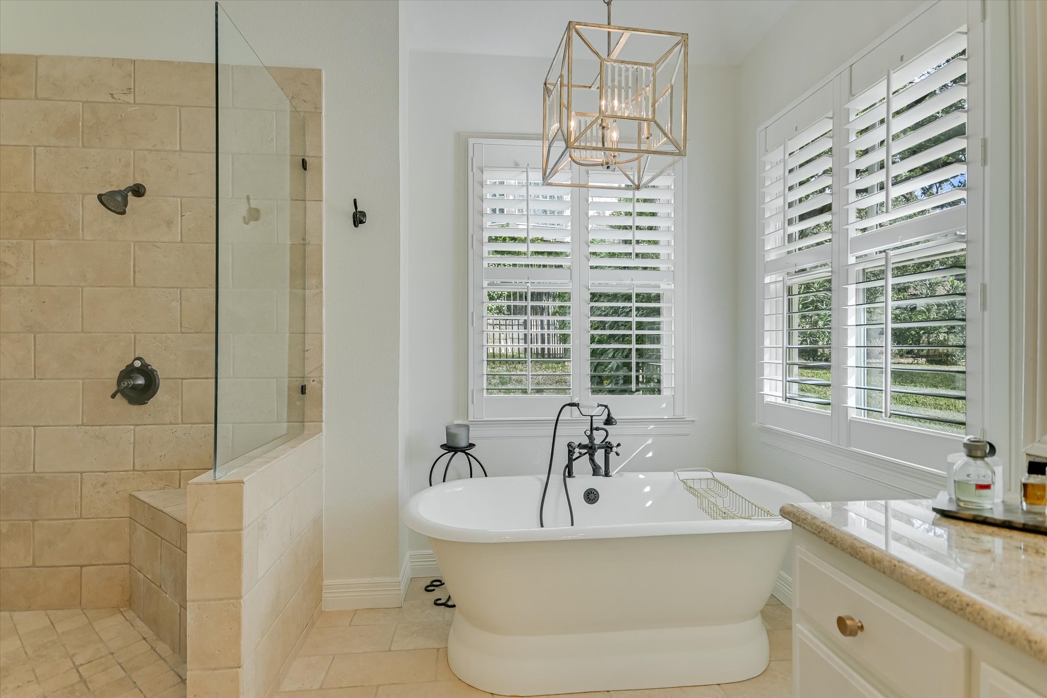 2901 Maravillas Loop Austin, TX 78735 - Photo 18 of 31 a bathroom with a tub sink and mirror