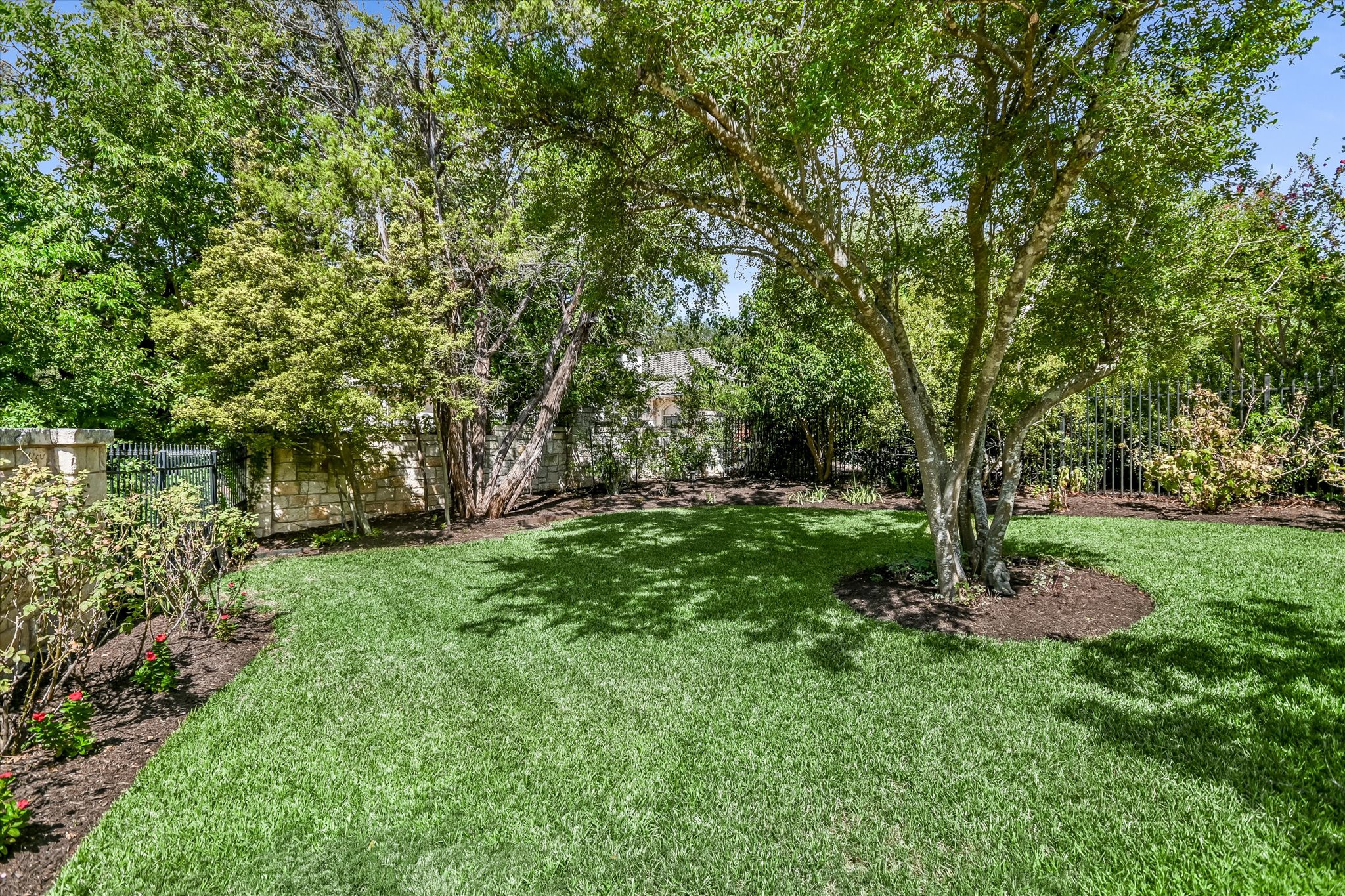 2901 Maravillas Loop Austin, TX 78735 - Photo 29 of 31 a view of a garden with trees