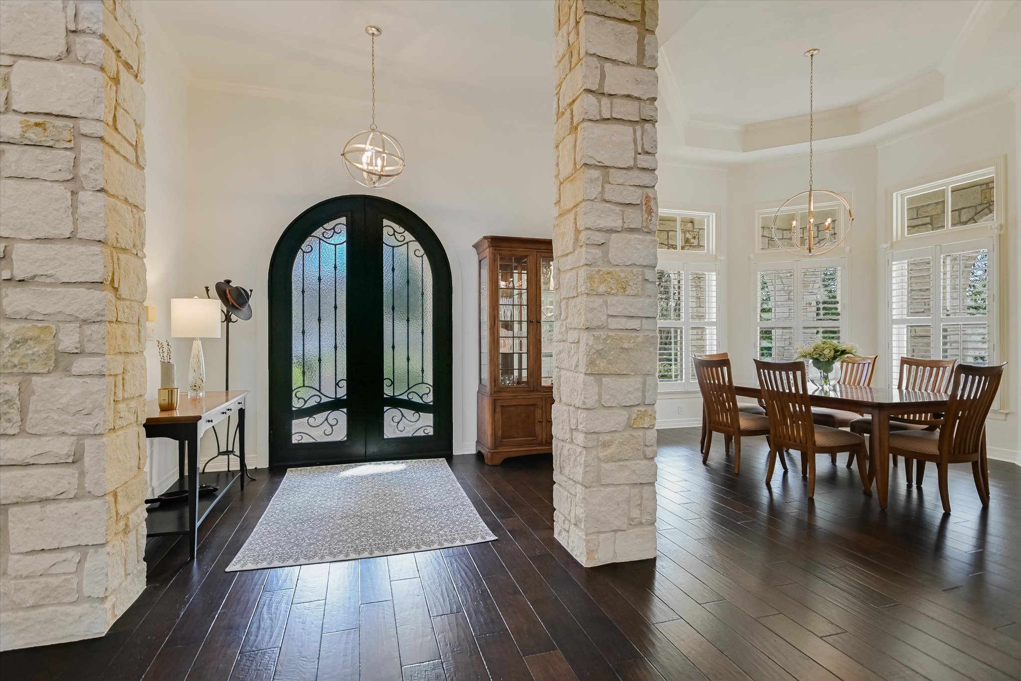2901 Maravillas Loop Austin, TX 78735 - Photo 5 of 31 a hallway with couches and wooden floor