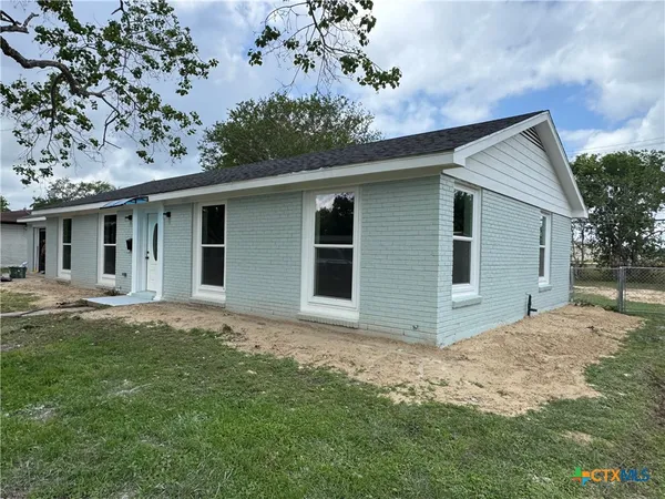 $245,000 | 210 Travis Street, Port Lavaca, TX 77979