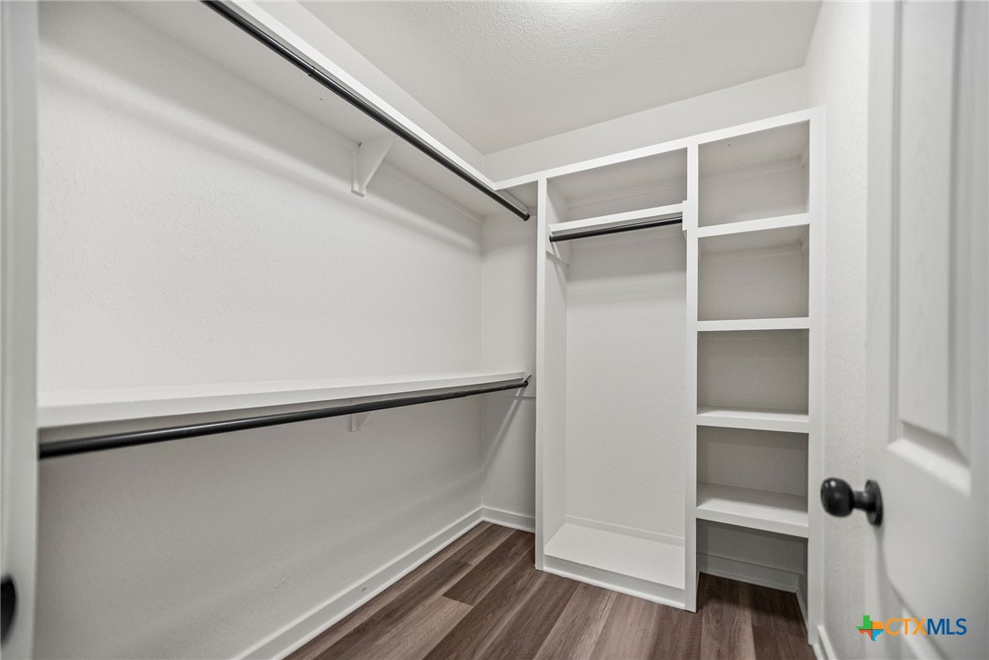 210 Travis Street Port Lavaca, TX 77979 - Photo 11 of 28 walk in closet.