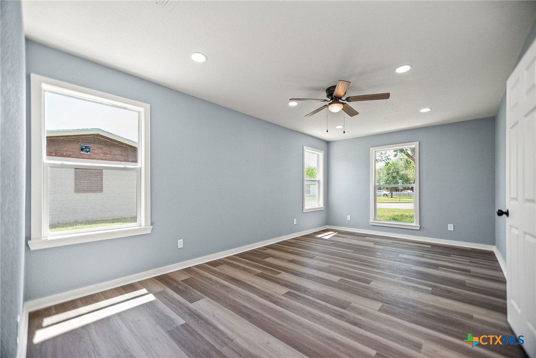 210 Travis Street Port Lavaca, TX 77979 - Photo 14 of 28