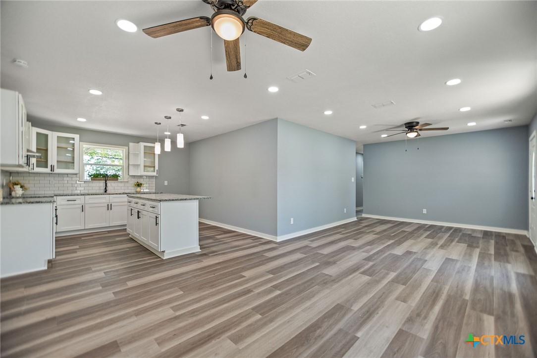210 Travis Street Port Lavaca, TX 77979 - Photo 3 of 28