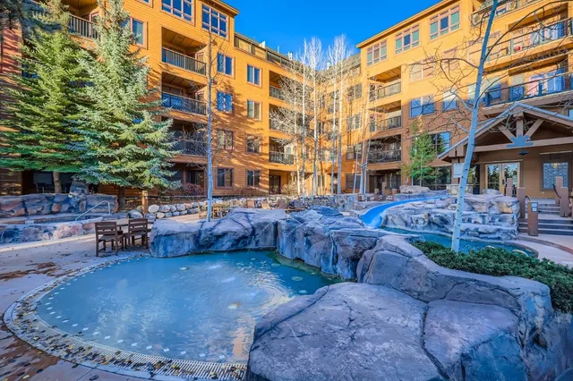 a view of a tall building