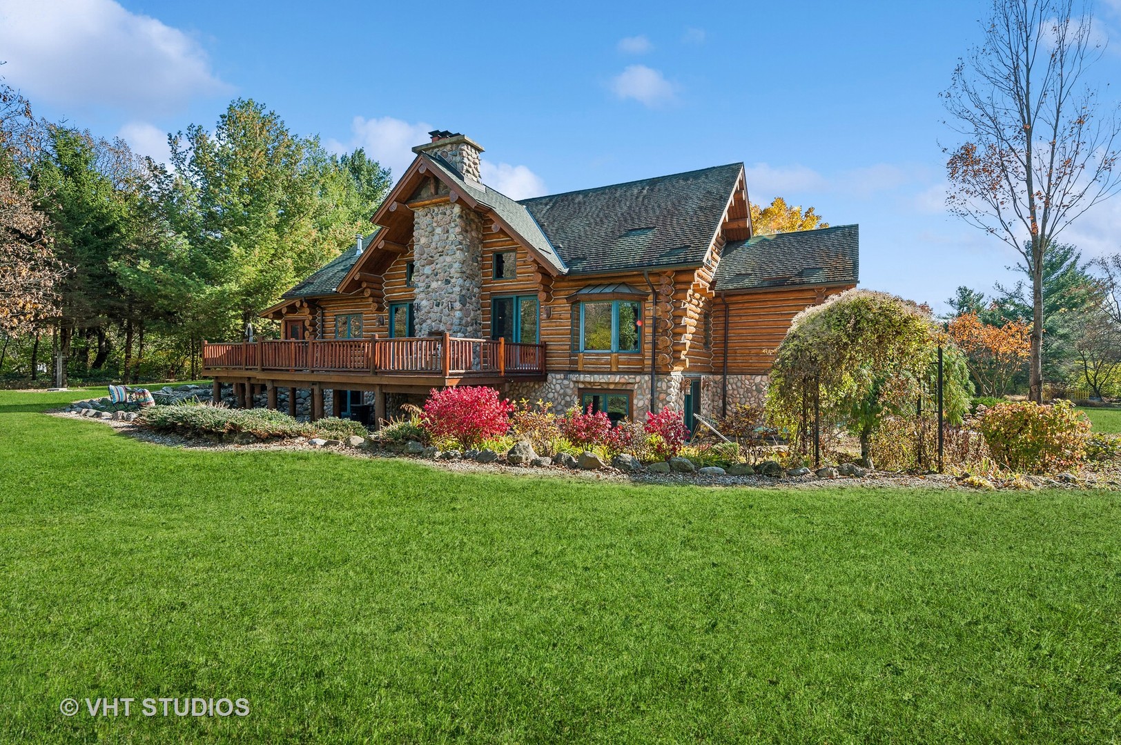 2317 Paulson Road Harvard, IL 60033 - Photo 22 of 37 a front view of a house with garden