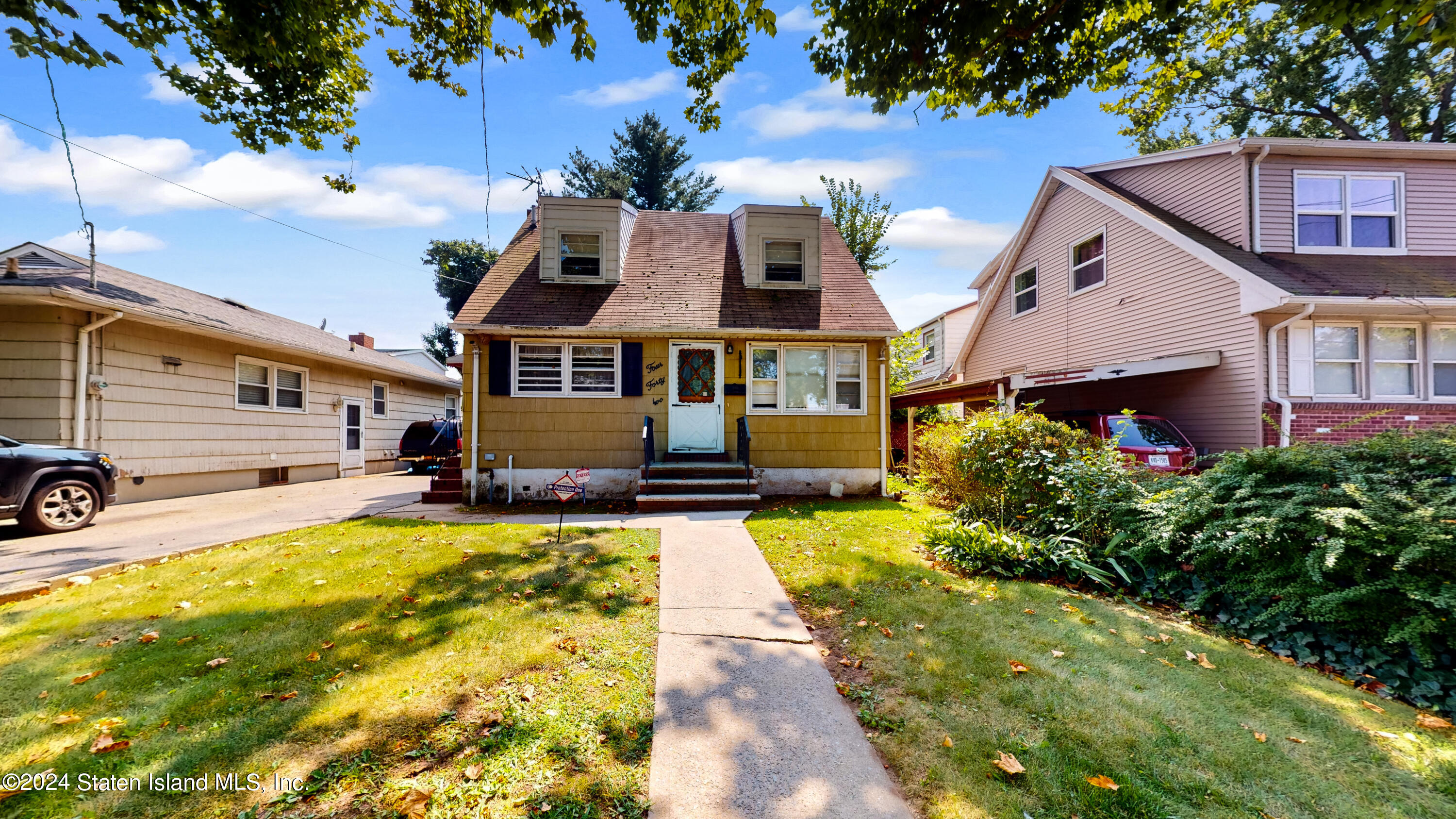 442 Watchogue Road Staten Island, NY 10314 - Photo 1 of 18 1