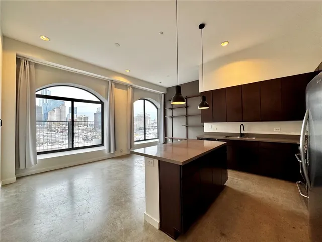 $2,400 | 507 Sabine Street, Unit 802, Austin, TX 78701